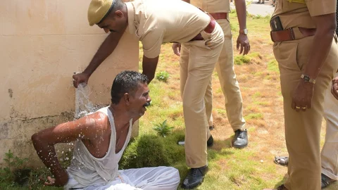 தீக்குளிக்க முயன்ற விவசாயி
