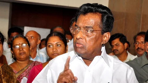 வீரபாண்டி ஆறுமுகம்