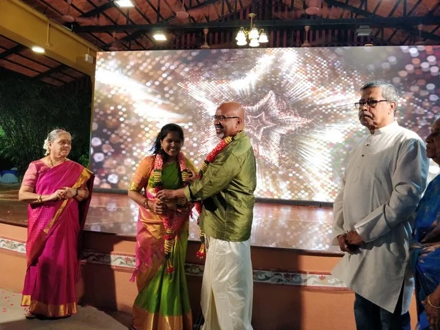 ரிசார்ட்டில்...