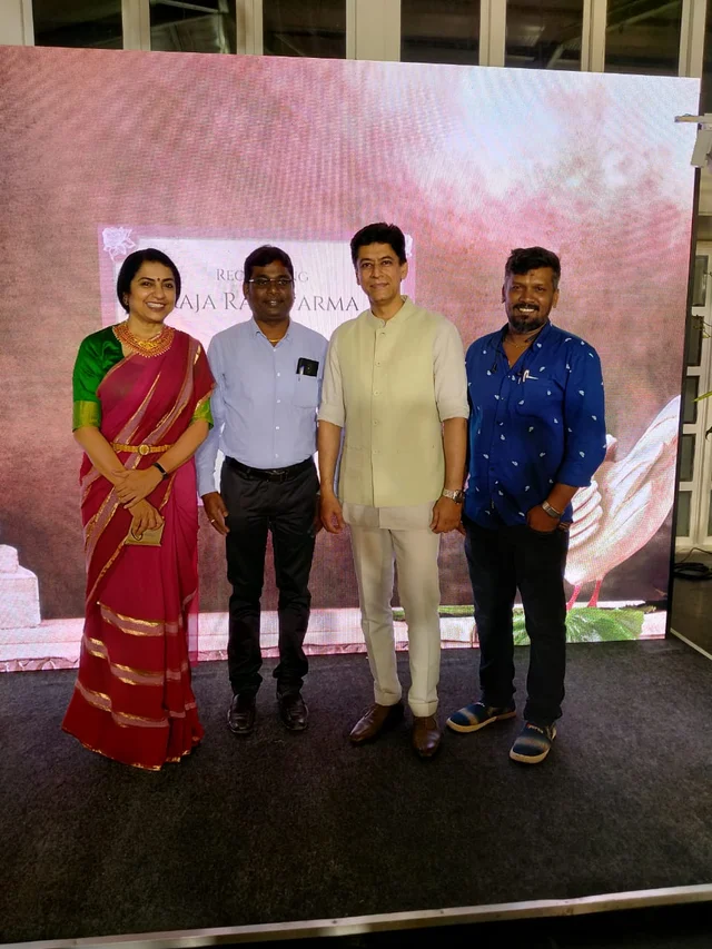 'ரவிவர்மா ஓவியங்கள்' புகைப்பட காலண்டர் வெளியீட்டு விழானின் போது