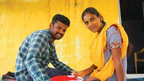 மனைவி மற்றும் குழந்தையுடன் நாராயணசாமி
