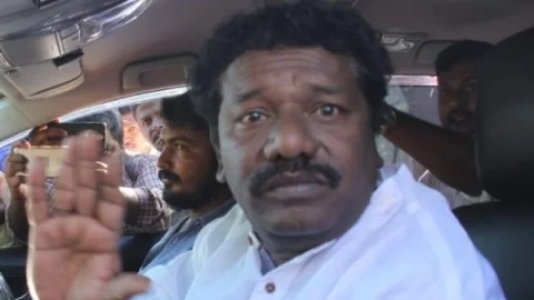 நடிகர் கருணாஸ்