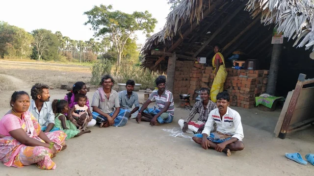பழம்பூண்டி கிராம மக்கள்