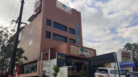 அய்யாதுரை பாண்டியனின் ஹோட்டல்