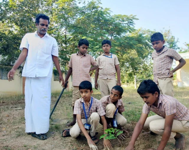 மரக்கன்று நடுதல்
