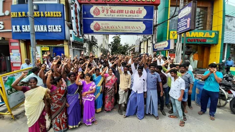 காஞ்சிபுரம் சரவண பவன் ஊழியர்கள் போராட்டம்