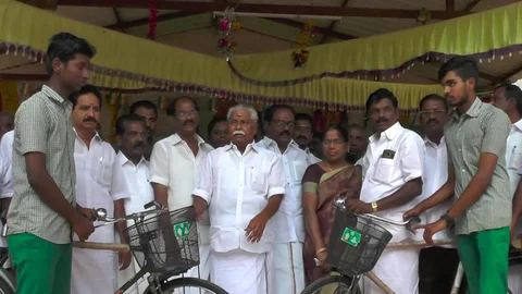 அரசுப் பள்ளி விழாவில்