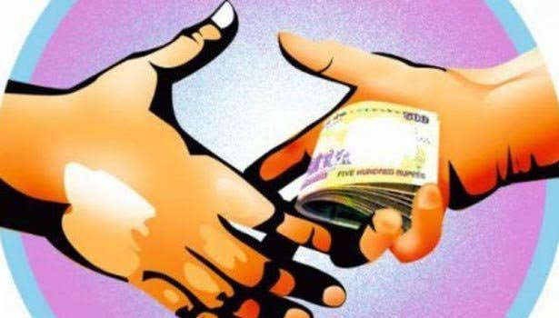 `லஞ்சம் வாங்கிக் கைதான காவல் ஆய்வாளர்!' -சூடமேற்றி தேங்காய் உடைத்த சமூக ஆர்வலர் #TamilnaduCrimeDiary