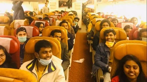 இத்தாலியிலிருந்து நாடு திரும்பிய 263 இந்தியர்கள்