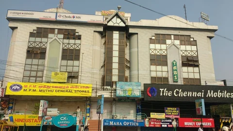 அந்த வணிக வளாகம்