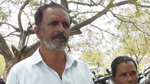 ஈஸ்வரன், அவரின் மனைவி மகாலெட்சுமி