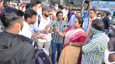 துபாய் பயணிகள்