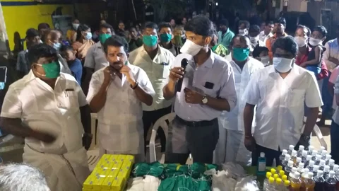 நிகழ்ச்சியில் பேசும் ஆட்சியர்