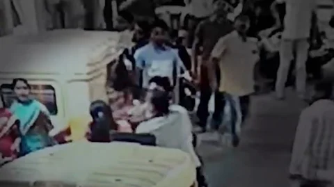 சாலையில் நடந்த சண்டை