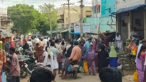 ராமநாதபுரத்தில் அலைமோதும் மக்கள்.
