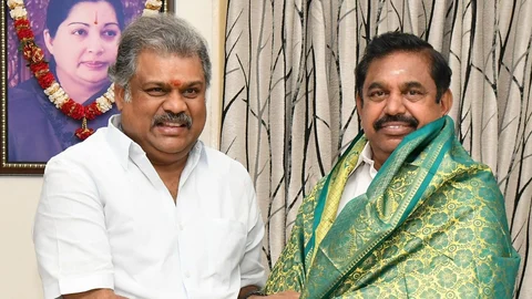 எடப்பாடி பழனிசாமியுடன் ஜி.கே.வாசன்