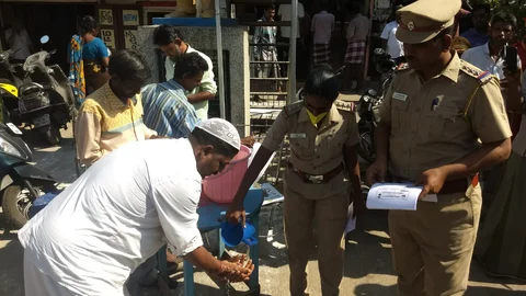 கொரோனா விழிப்புணர்வு பணியில் போலீஸ்