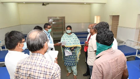 கொரோனா சிறப்பு சிகிச்சை வார்டை ஆய்வு செய்த கலெக்டர்