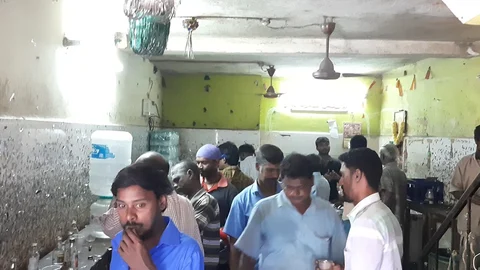 பேருந்து நிலையம் அருகில் செயல்படும் பார்