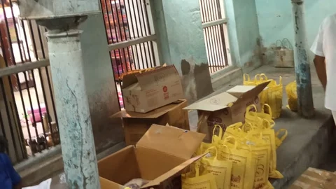 மளிகைப் பொருள்கள் - மனிதநேய உதவிகள்
