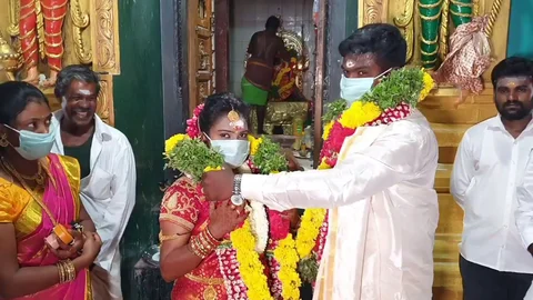 மாஸ்க் அணிந்து திருமணம்