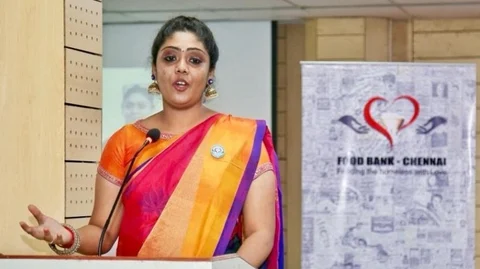 தமிழக பெண் சினேகா
