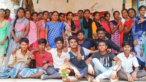 மாணவர்கள்