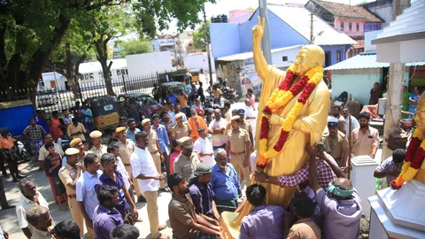 அகற்றப்பட்ட ஜெயலலிதா சிலை