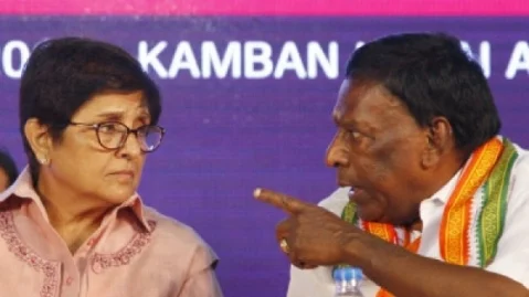 கிரண்பேடி - நாராயணசாமி