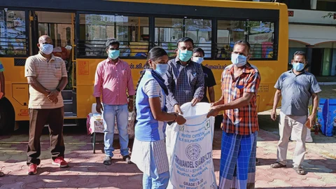 ஆசிரியர்கள் உதவி