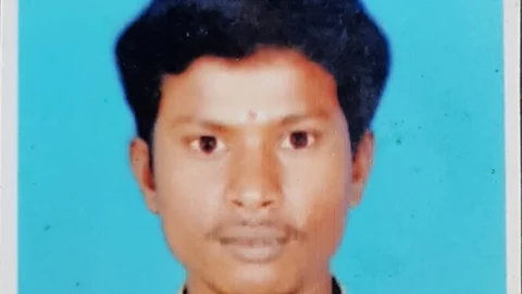செல்போன் கேம் விளையாடிய ஆட்டோ டிரைவர் ஆறுமுகம்
