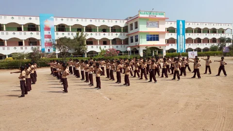 பள்ளி மாணவர்கள்