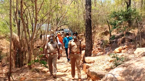 மீட்டுவரும் எஸ்.பி. சிபி சக்கரவர்த்தி டீம்