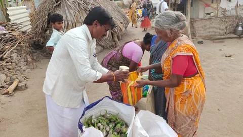 மக்களுக்கு உதவும் அண்ணாவி