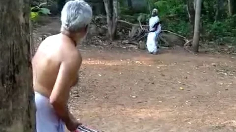 கிரிக்கெட் விளையாடும் தம்பதி