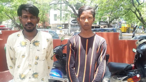 பைக் திருட்டில் கைதான ரமேஷ், விக்னேஷ்