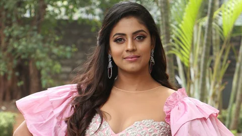 நடிகை இனியா