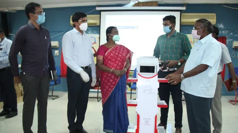 கொரோனா பணிக்கு வழங்கப்பட்ட ரோபோ