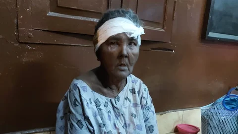 போலீஸார் உதவிய மூதாட்டி