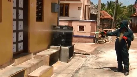 கிராமத்தில் வீடுகள் தோறும் கிருமி நாசினி தெளிக்கப்படுகிறது