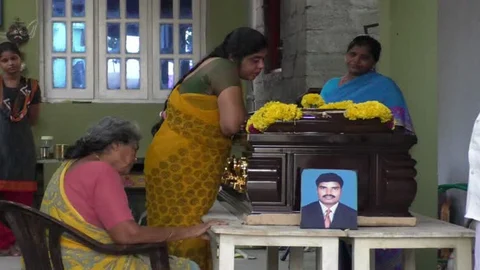 உடலைக் கொண்டுவர பரிதவித்த குடும்பம்