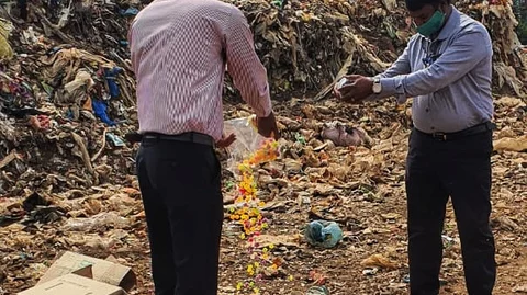 உணவு தரக்கட்டுப்பாடு அதிகாரிகள்