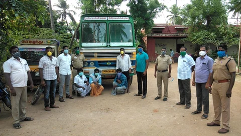 குற்றவாளிகளுடன் தனிப்படை போலீஸார்