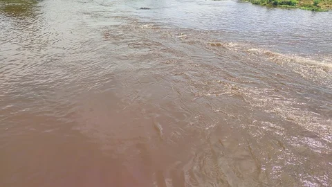 நிறம் மாறிய ஆறு
