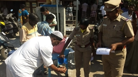 காவல்துறையினர்