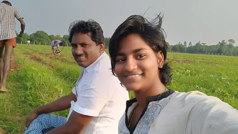 மகளுடன் விவசாயி மணி