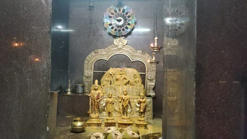முத்துவேலாயுத சுவாமி