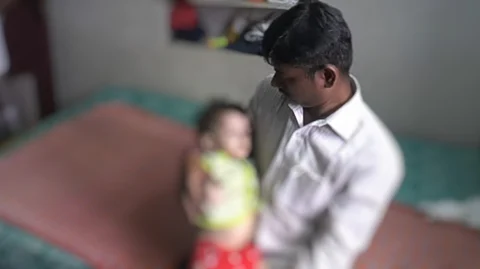 குழந்தையோடு ராஜ்குமார்