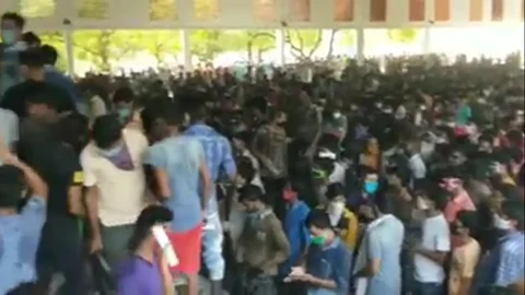 திருப்பூரில் கூடிய வட மாநிலத்தவர்கள்
