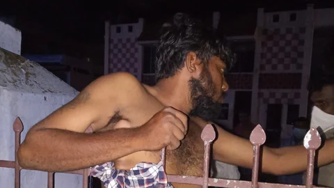 கம்பி குத்திய நிலையில் ராகேஷ்
